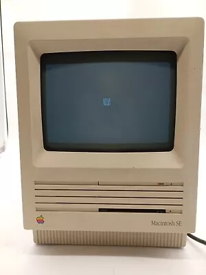 APPLE MACINTOSH SE M5011 As Is Possibly For Parts Or Repairs Floppy With ❓ On  • $180