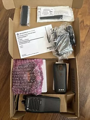 Motorola AAH01QDC9JC2AN 16-Channel UHF Analog Radio • $200