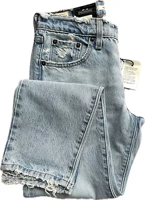 Levi's Premium Women's Middy Straight Jeans • $37.99