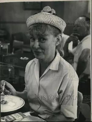 1965 Press Photo Actress Veronica Lake - Hcp68155 • $19.99