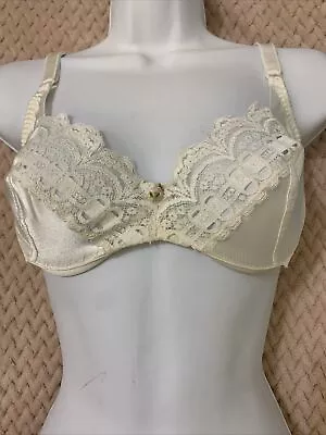 OLGA  Bra Womens • $6.28