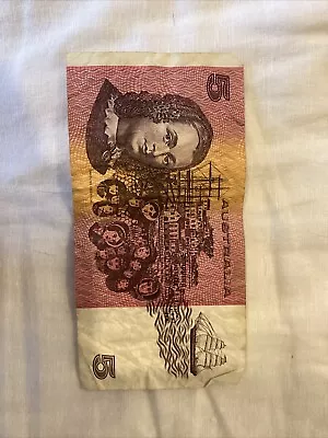 5 Dollar Paper Notes Australian (with Different Number Codes On The Bottom) • $900