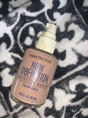 Max Factor HIGH DEFINITION Perfecting Make-up # 209 COOL BEIGE 1.25 Oz. No Cap • $23.99