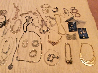 £25 • Buy Large Collection Of Beautiful Fashion Jewellery River Island Evans And More