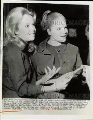 1966 Press Photo Young Actresses Hayley Mills And Catharine Allegret In NY • $24.88