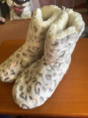 £5 • Buy Ladies Slipper Boots 5/6