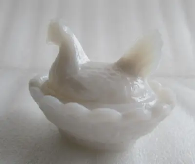 Westmoreland White Hen On Nest Salt Cellar Vintage  Tail Milk Glass • $12.99
