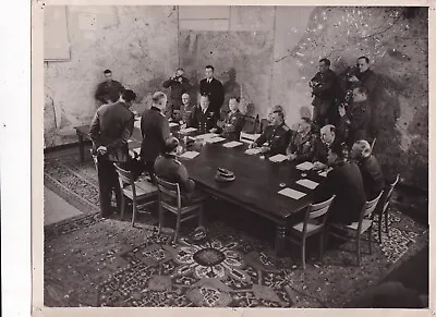 Original Press Photo WW2 Gen Jodl Signs Unconditional Surrender Rheims 7.5.1945 • £20
