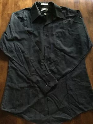 Men's Van Heusen Fitted LS Button-Down Shirt Size M Black Striped • $5