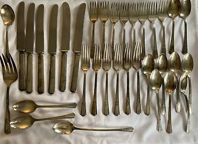 34 PCs Wm. Rogers Oneida IS Silverplate Flatware • $19.99