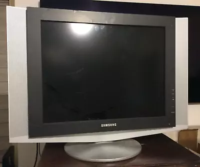 Samsung LE20S51B C 20  TV Cracked Screen Parts Or Repair Model LE20S51BX/XEU • £20