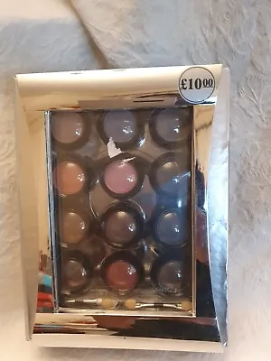The Color Institute 17 Piece Eyeshadow Set - Various Colours • £10