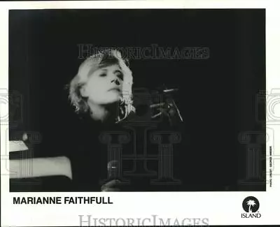 1990 Press Photo Marianne Faithfull Musician - Nop26982 • $19.99