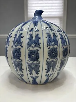 Vtg Asian Blue & White Chinoiserie Floral Large Porcelain Ginger Jar 10.5” Tall • $54.99