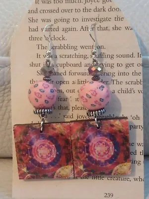 £1.99 • Buy 1960s Pink Bright Tie Dye Design Wood Drop Earrings
