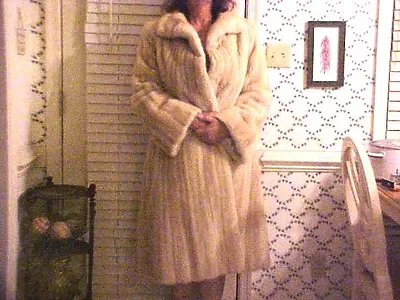 GORGEOUS Luxurious Blonde Full Length Lined Mink Coat Fur  • $899.95