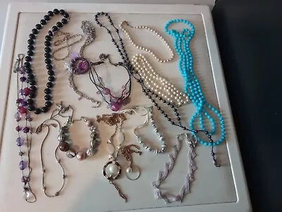 A Job Lot Of Necklaces (B4) • £5