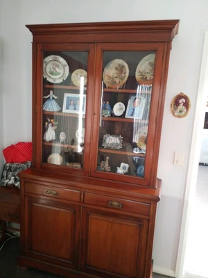 $1000 • Buy Victorian Bookcase Mahogany In Good Condition 