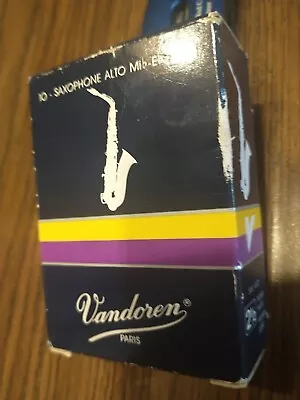 Vandoren 9 PACK Traditional Alto Saxophone Reeds # 2.5 Strength 2 1/2 SR2825 • $22