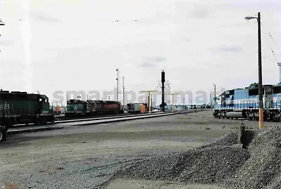 Train Photo - Electromotive BNSF Switchyard Terminal Vintage 4x6 #6757 • $8.48