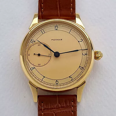 MOLNIJA. Vintage Soviet Mechanical Wrist Watch. 18 Jewels. • $132