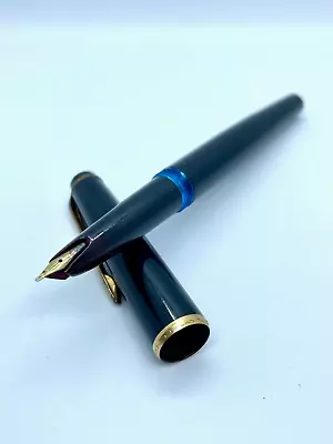 Montblanc No.32 Black Fountain Pen Black 14K 585 EF Nib • $92