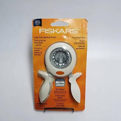 Fiskars Scalloped Circle Large Easy Squeeze Punch Craft Cards Paper • $13.99