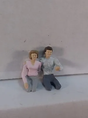 Arttista #1291 - Young Couple Driving - O Scale Figures - Model Trains - NEW • $15.39