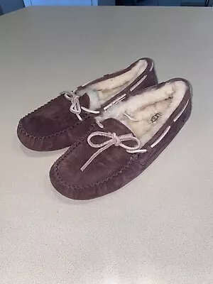 UGG Women’s “Dakota” Purple Wool Moccasin Slippers Size 8 • $19.95