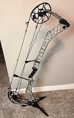 Mathews Phase4-33 Archery Compound Bow Hunting LH  60-70# 30.5  Realtree Edge • $950