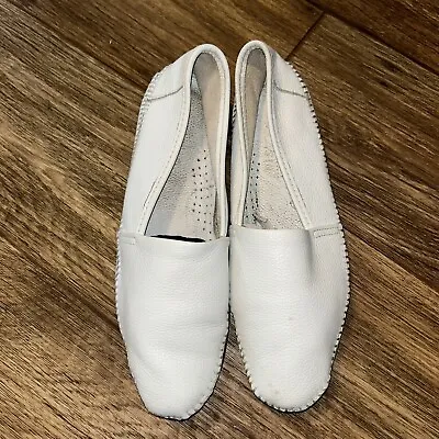 Minnetonka Moccasins Womens Size 8 White Pebble Leather Loafer Slip On Shoes • $24.97