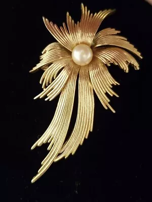 $45.95 • Buy Vintage Crown Trifari Gold Tone Faux Pearl Flower Brooch Pin Signed