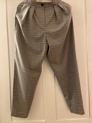 £10 • Buy Asos Tapered Peg Leg Trousers  Check Size 8