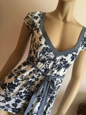 $5 • Buy Ladies Top Large Hollister