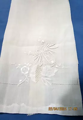 Vintage Fine Linen Fingertip Towel TeaTowel Embroidered Appliqued • $8.49
