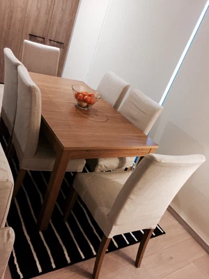 $450 • Buy IKEA Extendable Dining Table And 6 Chairs With Washable Covers