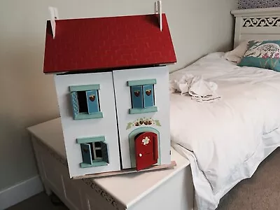 Le Toy Van Strawberry Cottage Dolls House And Furniture Starter Set With Dolls • £120