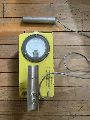 Victoreen CDV-700 Model 6B Geiger Counter / Radiation Detector Missing Dial.  • $100