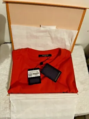 Louis Vuitton Lvse Signature 3d Pocket Monogram Tshirt Size:3l (mens) • $1000