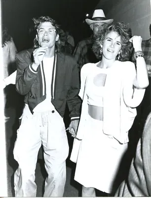 Melissa Gilbert Rob Lowe 8x10 Original Photo #X3032 • $8.99