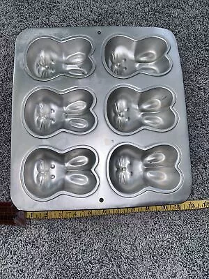 Vintage 1992 Wilton Cake Pan Mold Of 6 Mini Bunnies #2105-4426 Easter Cup Cakes • $12