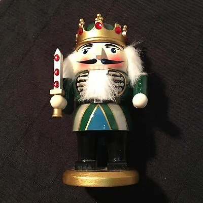 7 1/2  TALL KING WOODEN CHRISTMAS NUTCRACKER *damage On Crown • $5.98