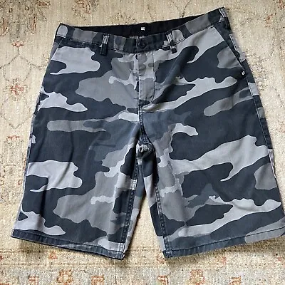 Men's DC Shoe Co. Gray & Black Camouflage Shorts Camouflage Sz 34 • $15