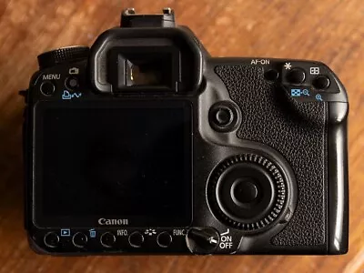 Canon EOS 50D 15.1mp Plus CF Cards / Reader / Remote Trigger / Batteries • £180