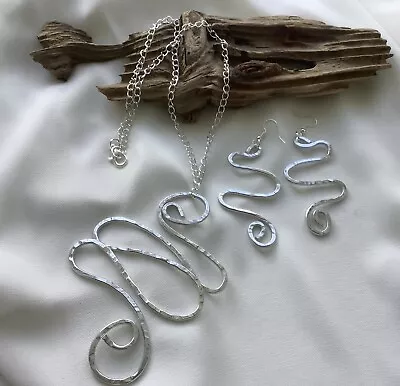 Unique Hammered Silver Coloured Twisted Wire Necklace Set • £6