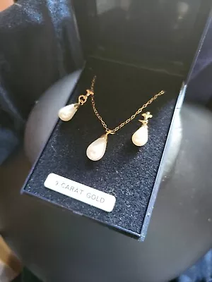 9ct Solid Gold Set Of Necklace And Earrings With Pearls • £120