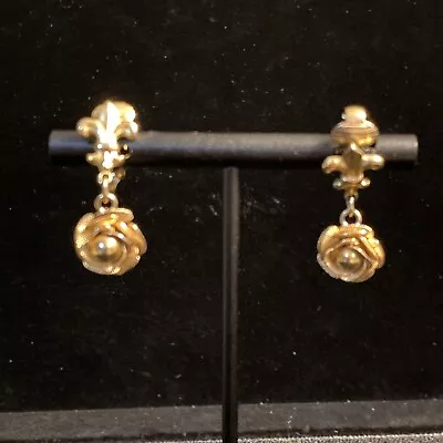 Vtg Costume Jewelry Gold Tone Fleur-De-Lis’s Roses Clip-On Earrings  • $14.99