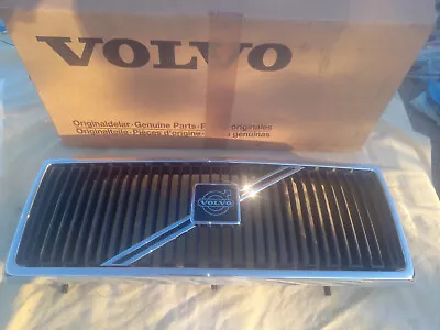 86-93Volvo 240 Grille NEW Genuine OEM MINT CONDITION!  Rare Find!  NOS 1312656 • $375