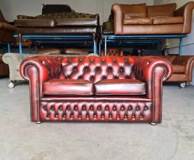 801. Two Seater Red Leather Chesterfield Vintage Sofa 🚚 🇬🇧 • £499