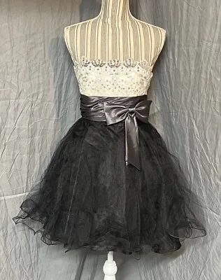 Masquerade Dress Womens 5/6 Black White Strapless Sequin Zip Ball Gown • $20